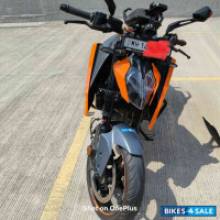 Orange KTM Duke 250 2024