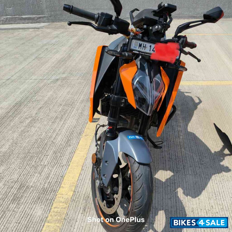 Orange KTM Duke 250 2024