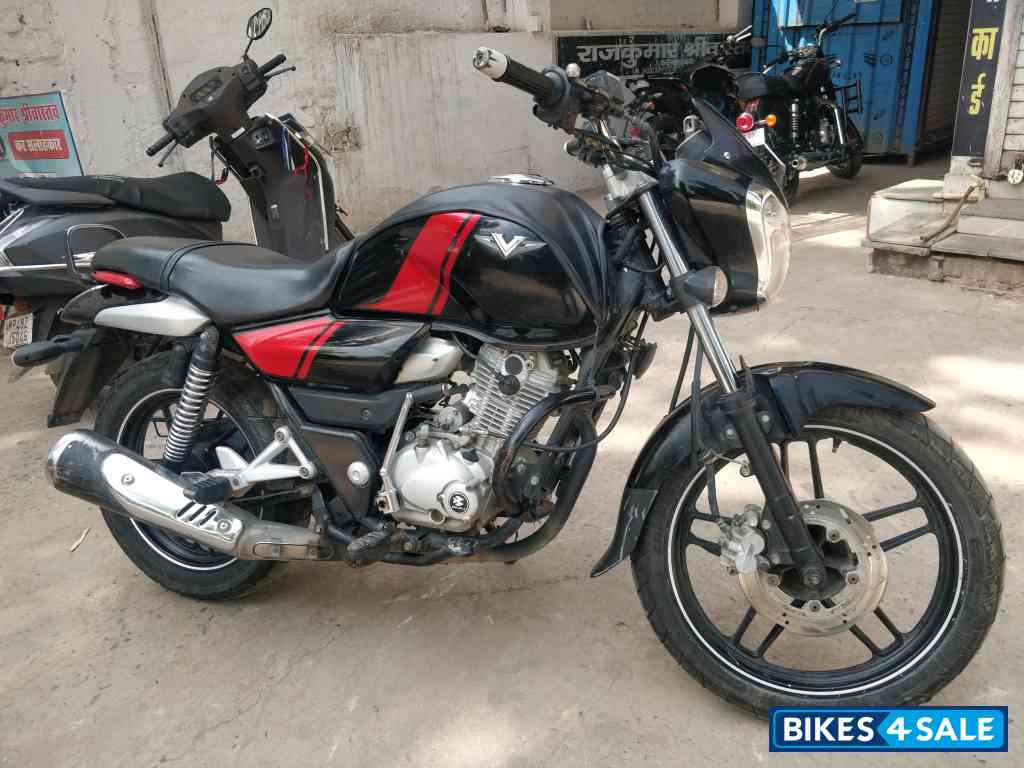 Bajaj V15