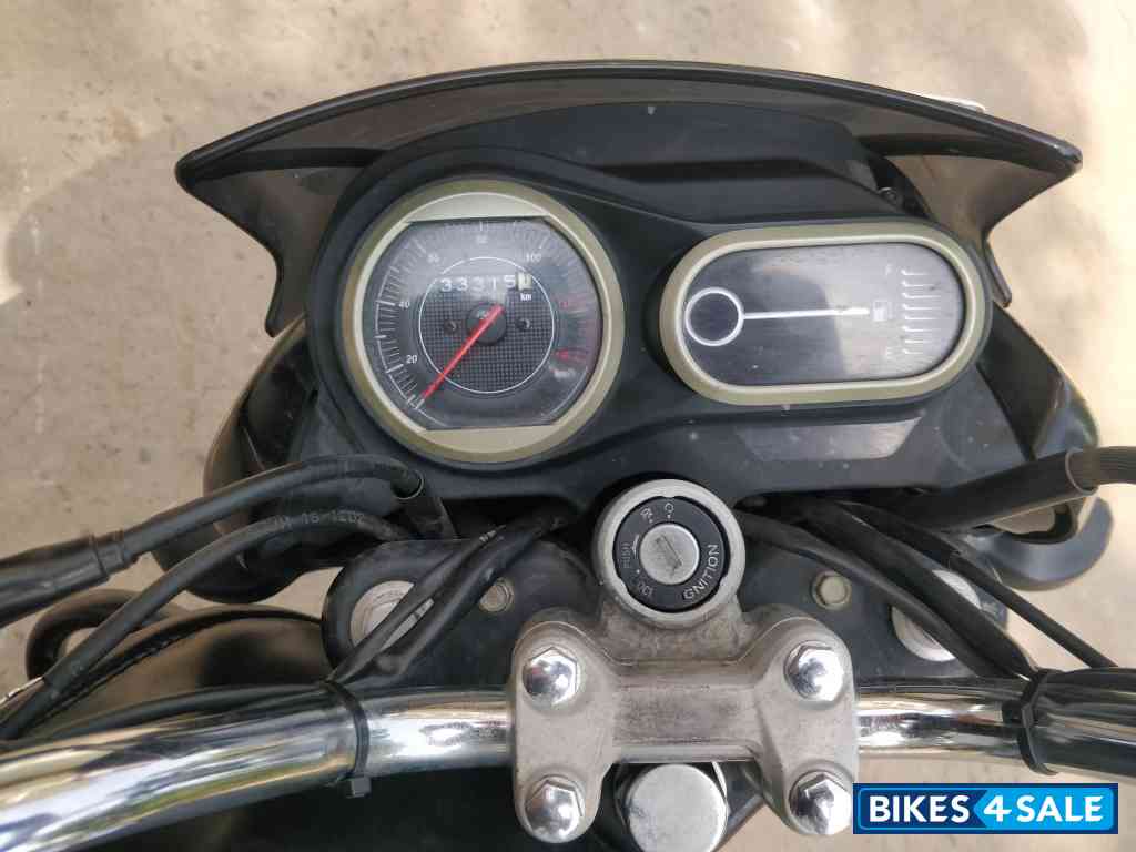 Bajaj V15