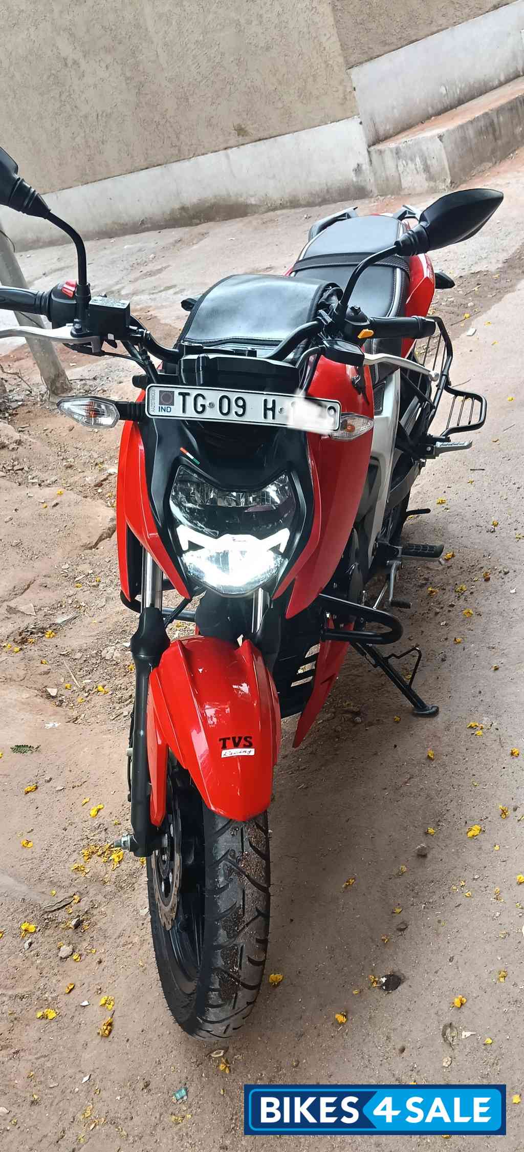 Red TVS Apache RTR 160 4V BS6