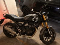 Phantom Black Triumph Speed 400 2025