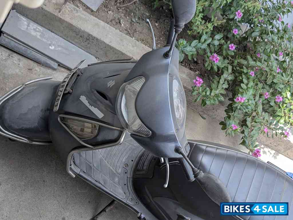 Grey Suzuki Access 125 Grey Suzuki Access 125
