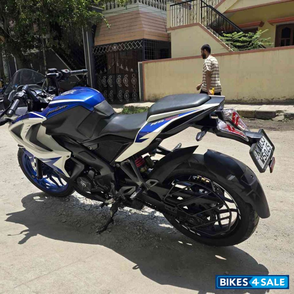 Blue Bajaj Pulsar RS 200 ABS