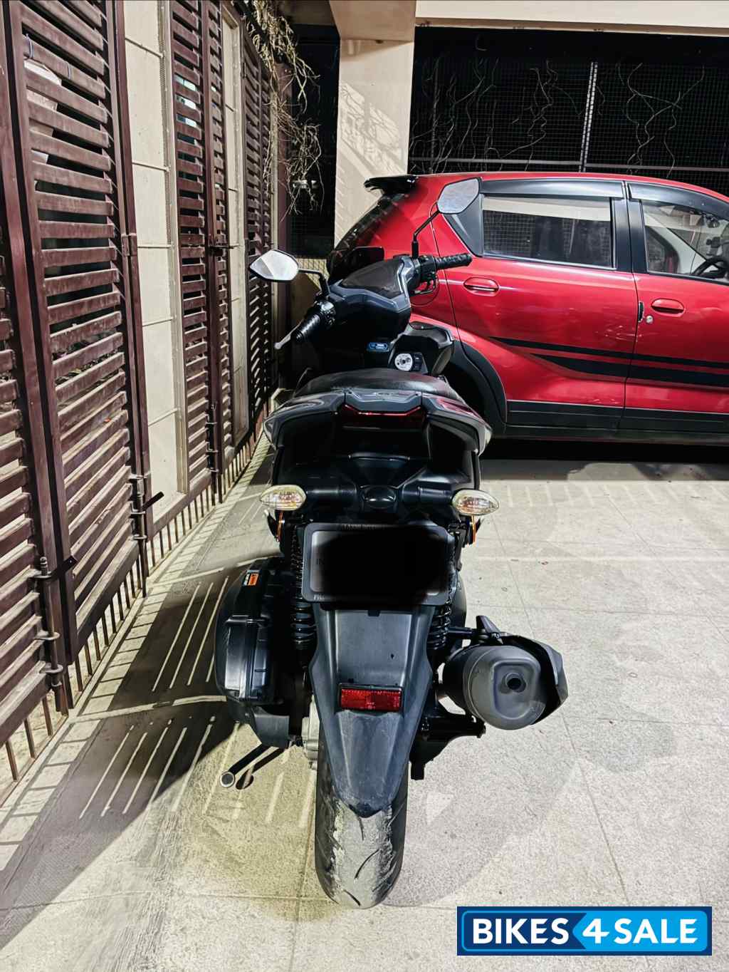 Grey Yamaha Aerox 155 Grey Yamaha Aerox 155