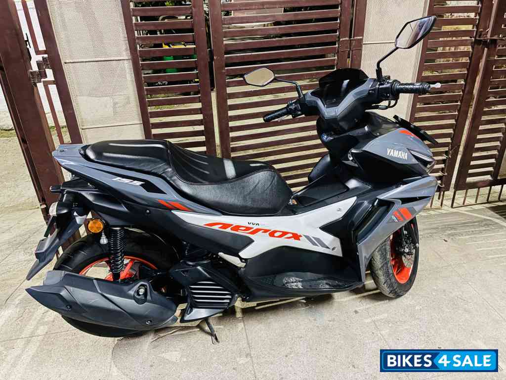 Grey Yamaha Aerox 155 Grey Yamaha Aerox 155