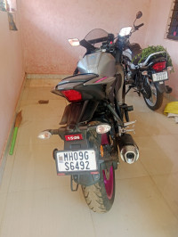 Vivid Magenta Yamaha R15 V4