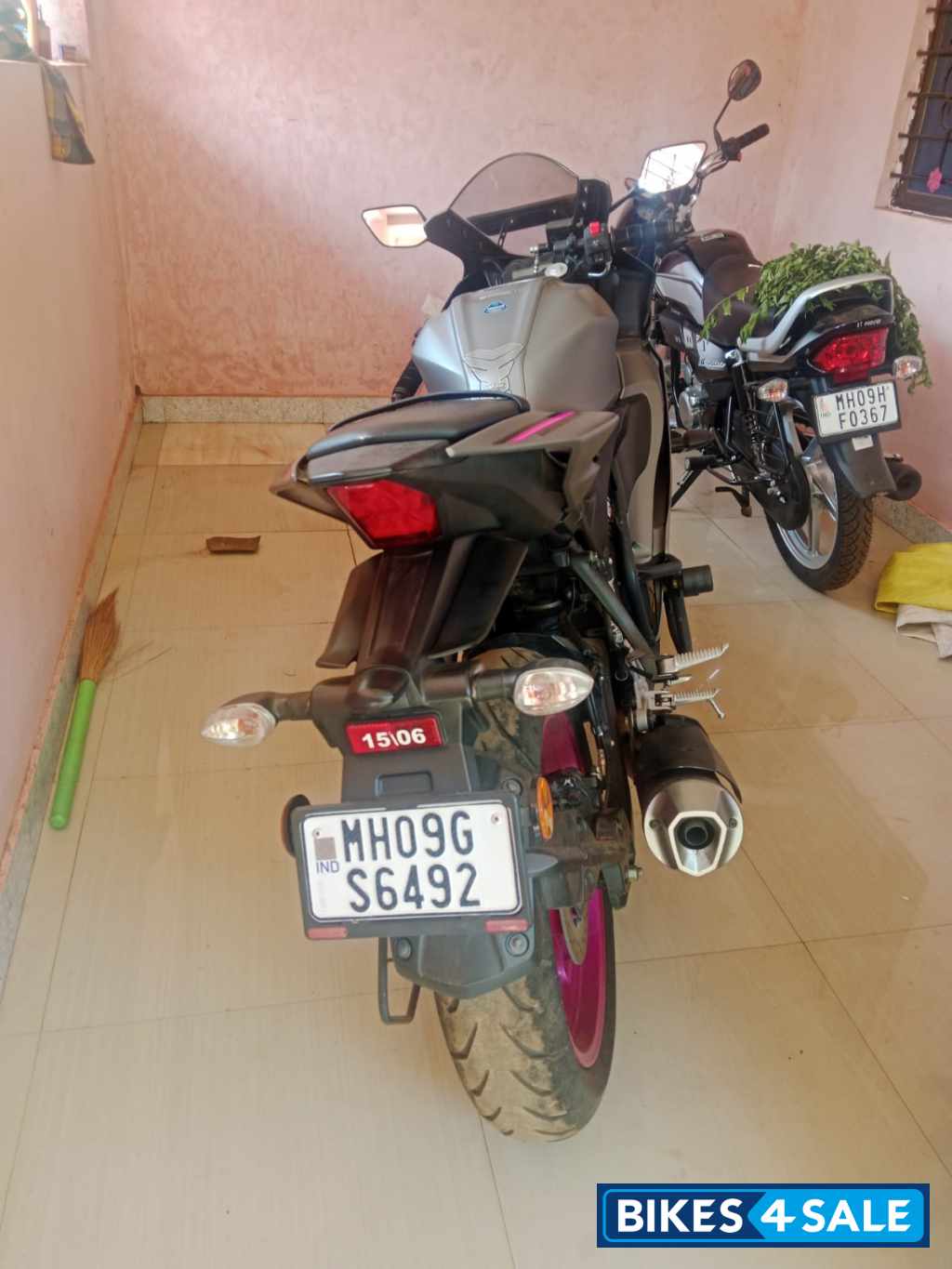 Vivid Magenta Yamaha R15 V4 Vivid Magenta Yamaha R15 V4