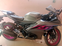 Vivid Magenta Yamaha R15 V4