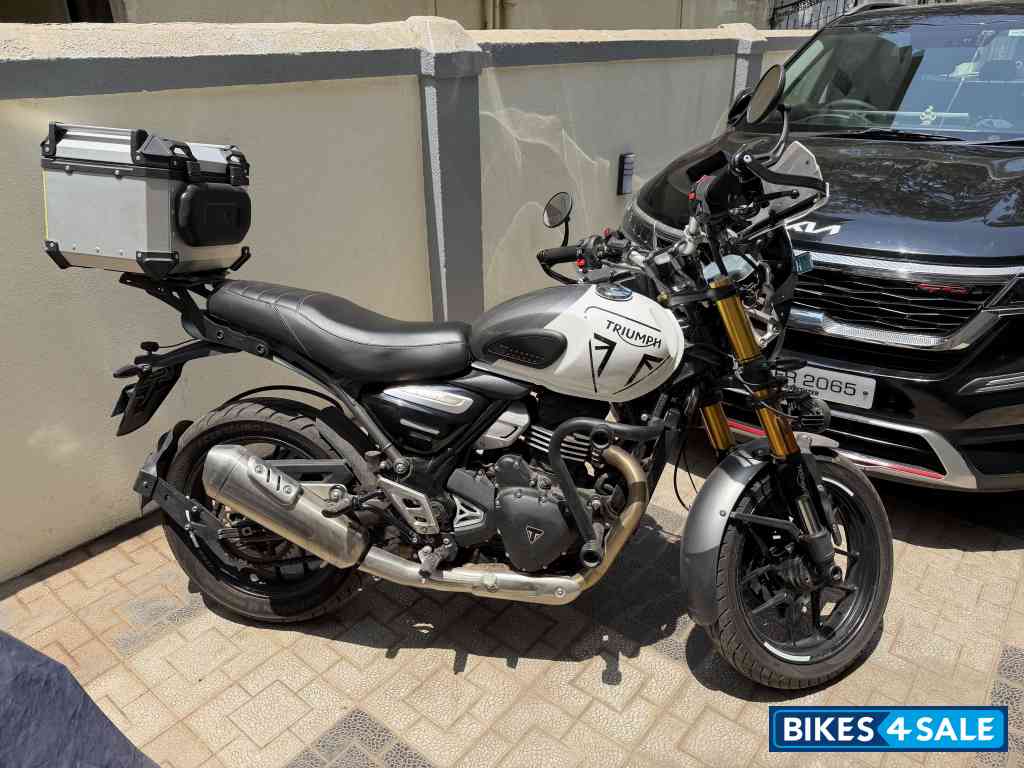 White Triumph Speed 400