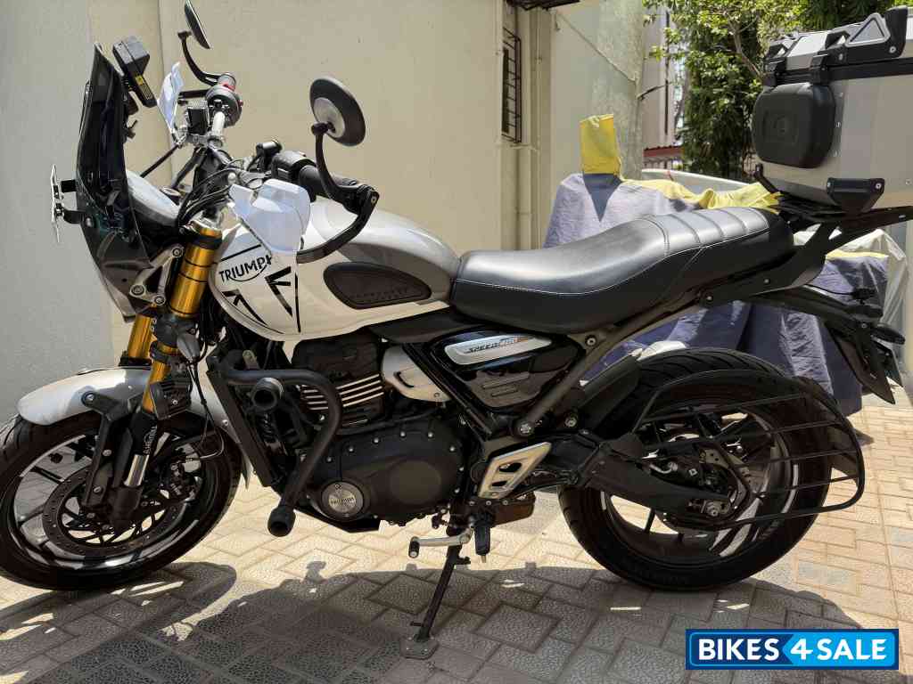 White Triumph Speed 400 White Triumph Speed 400