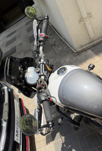 White Triumph Speed 400