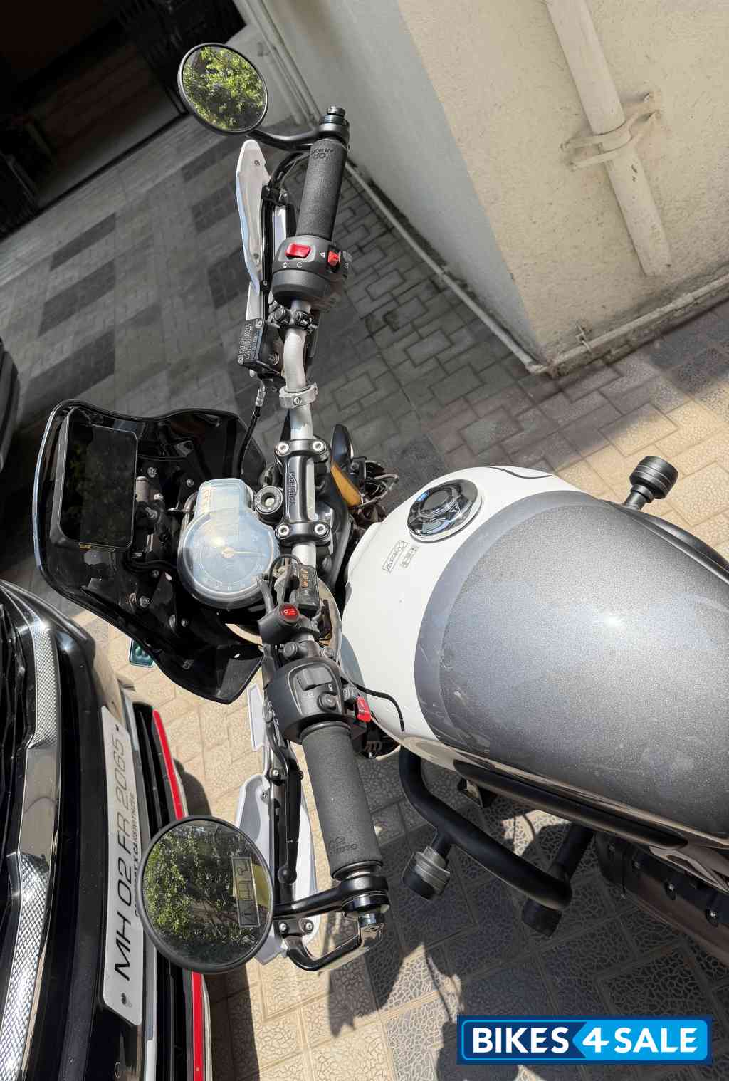 White Triumph Speed 400 White Triumph Speed 400