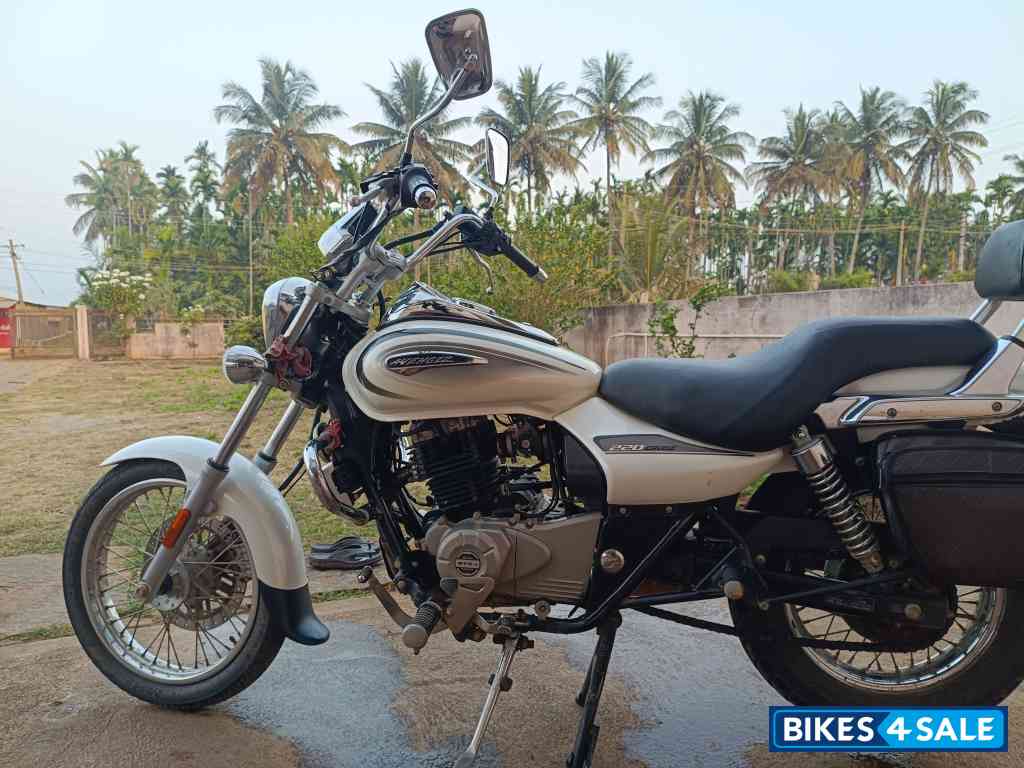 Bajaj Avenger Cruise 220 BS6 Bajaj Avenger Cruise 220 BS6