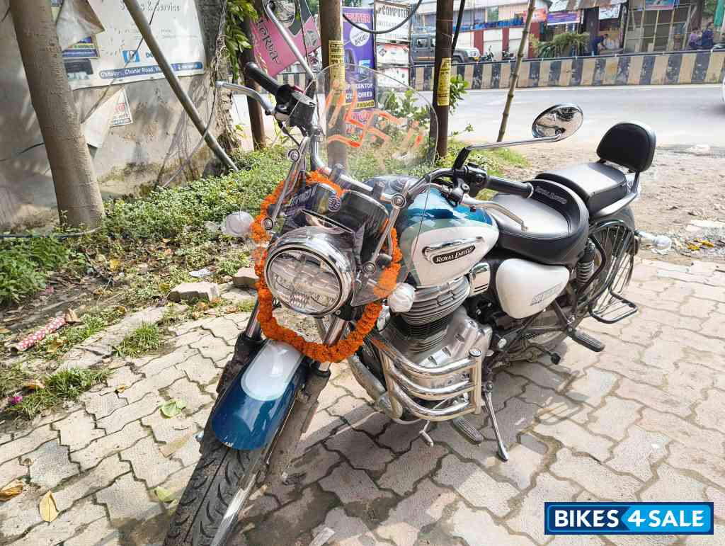 Retro Green Royal Enfield Meteor 350 Aurora