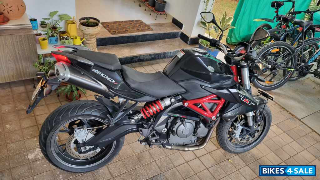 Black Benelli TNT 600 i
