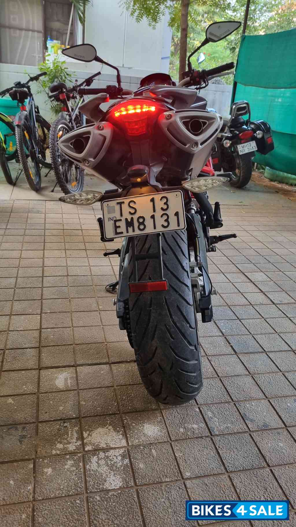 Black Benelli TNT 600 i Black Benelli TNT 600 i