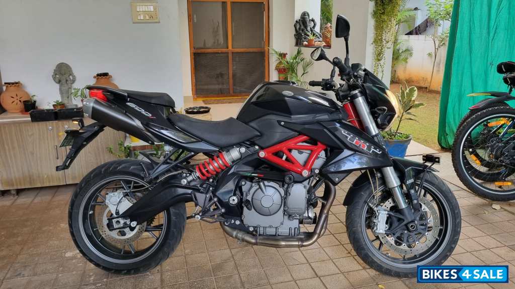 Black Benelli TNT 600 i Black Benelli TNT 600 i