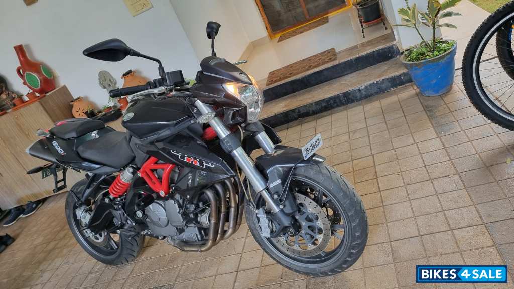 Black Benelli TNT 600 i Black Benelli TNT 600 i