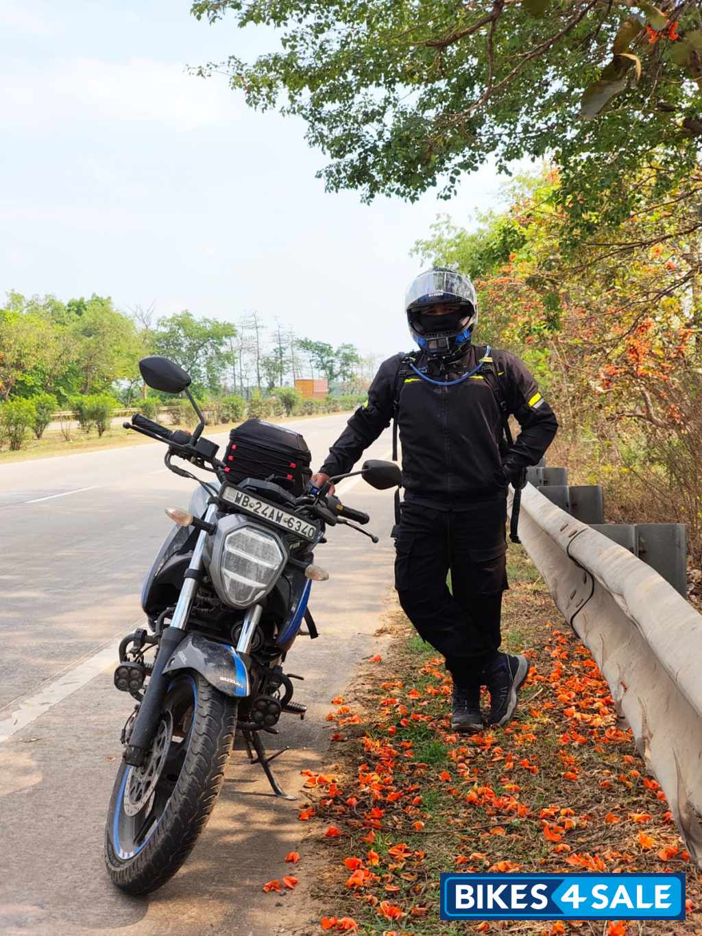 Black Suzuki Gixxer BS6 Black Suzuki Gixxer BS6