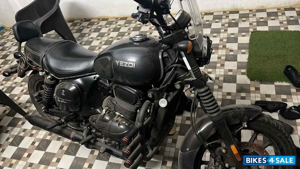 Yezdi Roadster Dark