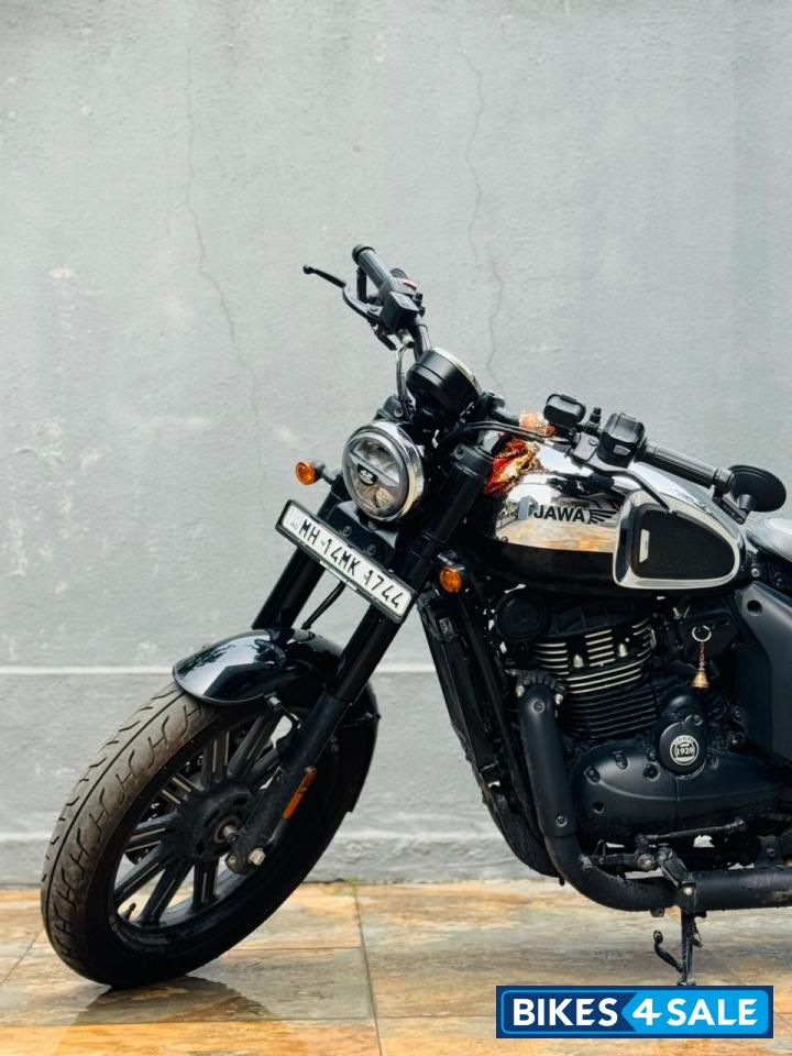 Chrome Black Dual Jawa 42 Bobber Black Mirror Chrome Black Dual Jawa 42 Bobber Black Mirror