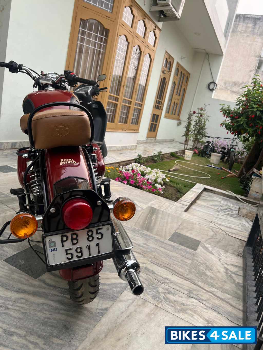 Chestnut Red Royal Enfield Classic 350 Single Channel BS6 Chestnut Red Royal Enfield Classic 350 Single Channel BS6