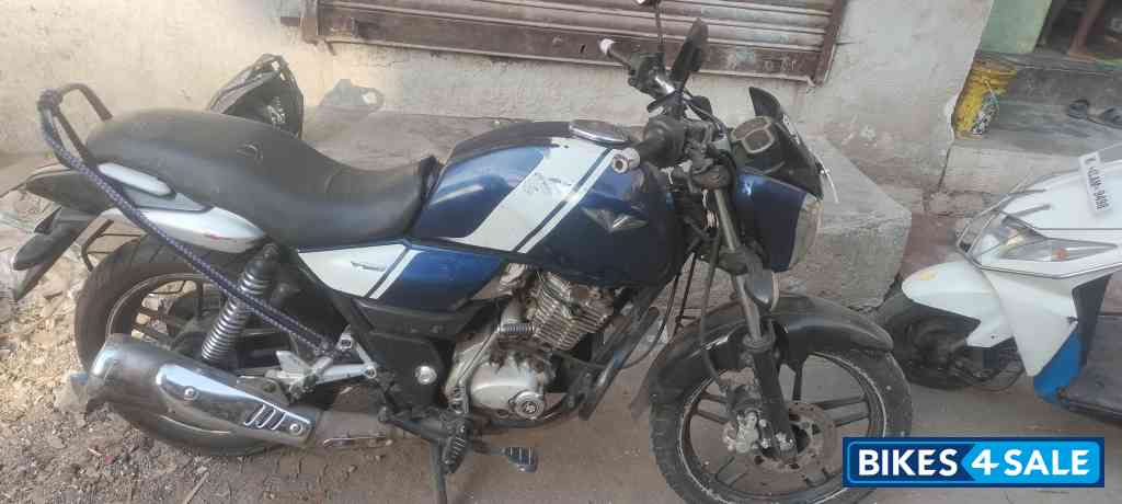 Bajaj V15