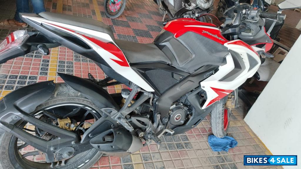 Bajaj Pulsar RS 200 ABS