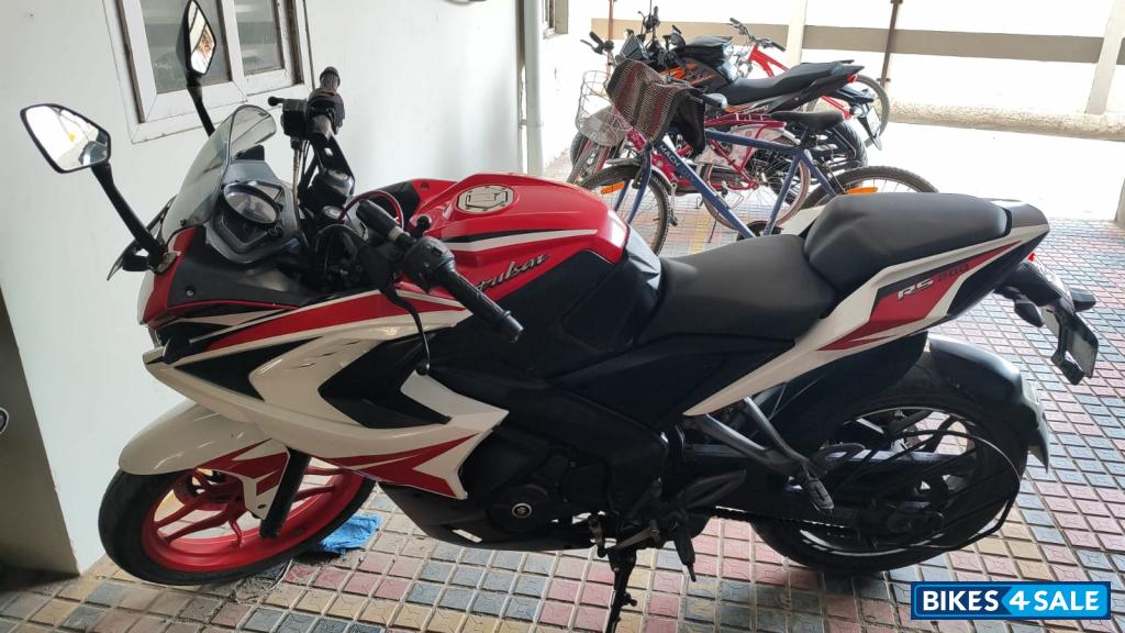 Bajaj Pulsar RS 200 ABS Bajaj Pulsar RS 200 ABS