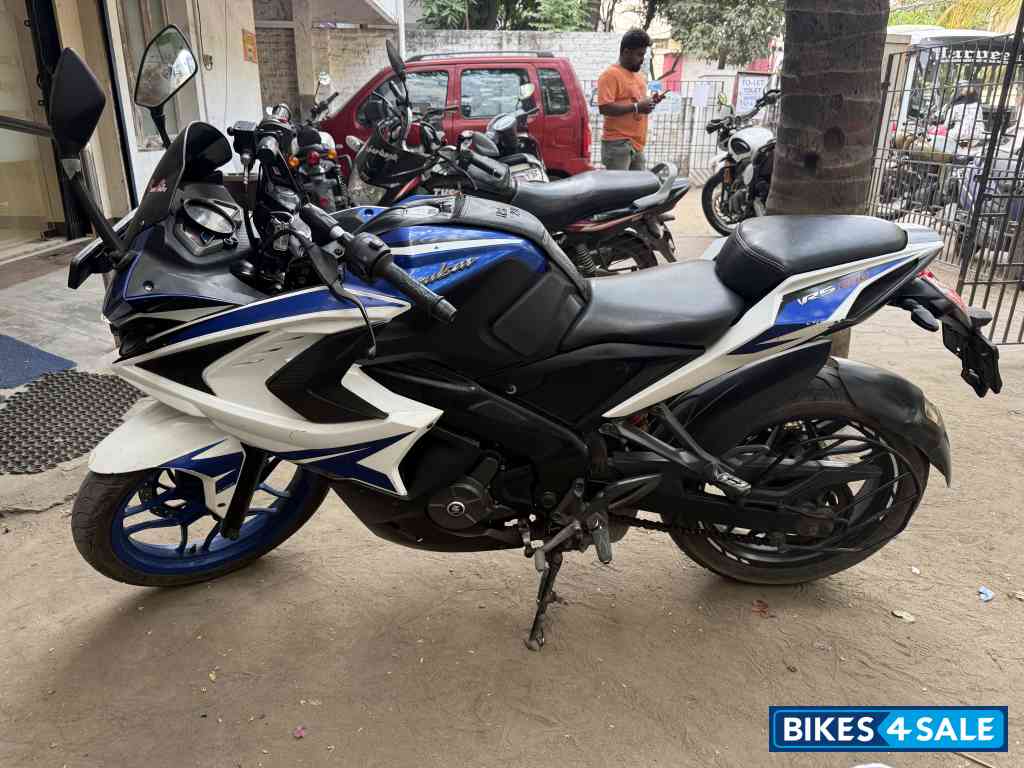 Bajaj Pulsar RS 200 ABS