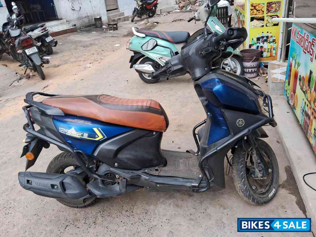 Blue Yamaha Cygnus RayZR 125 Fi BS6 Blue Yamaha Cygnus RayZR 125 Fi BS6