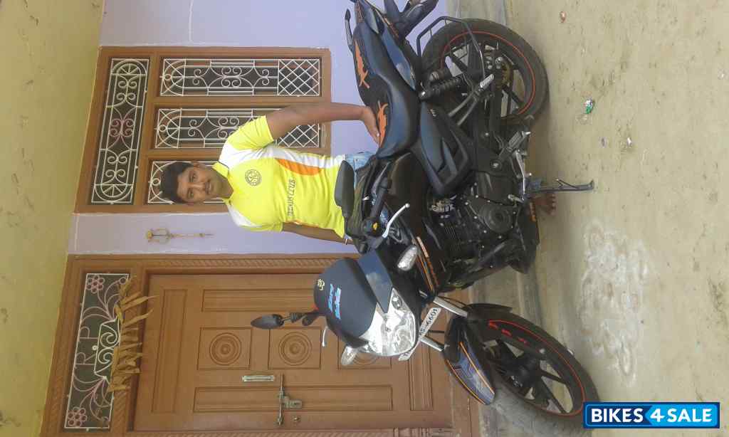 Black TVS Apache RTR 160