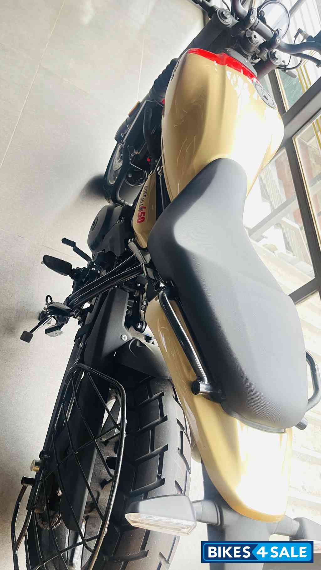 Gold Dip Royal Enfield Guerrilla 450 Dash Gold Dip Royal Enfield Guerrilla 450 Dash