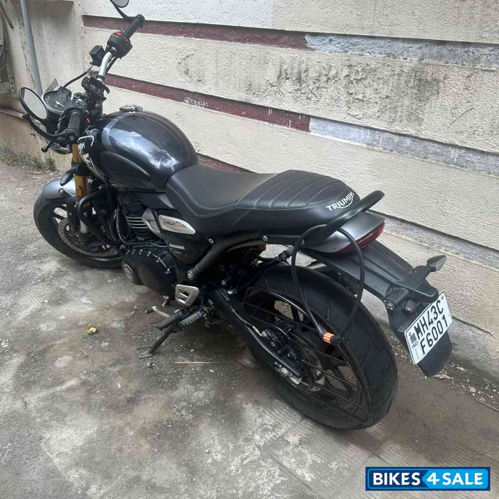 Black Triumph Speed 400