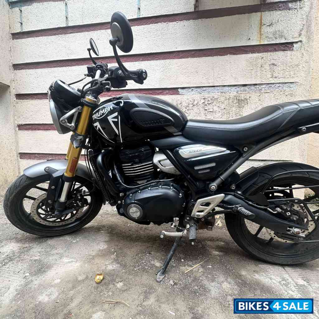 Black Triumph Speed 400 Black Triumph Speed 400