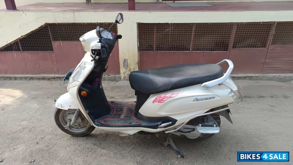 Prl Grace White Suzuki Access 125 Prl Grace White Suzuki Access 125