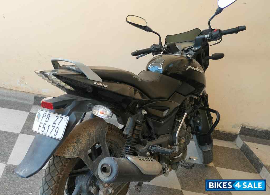 Black Bajaj Pulsar 125