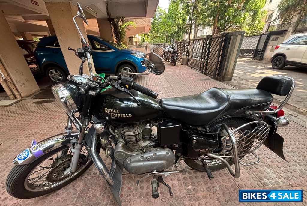 Black Royal Enfield Bullet Electra 5S Black Royal Enfield Bullet Electra 5S