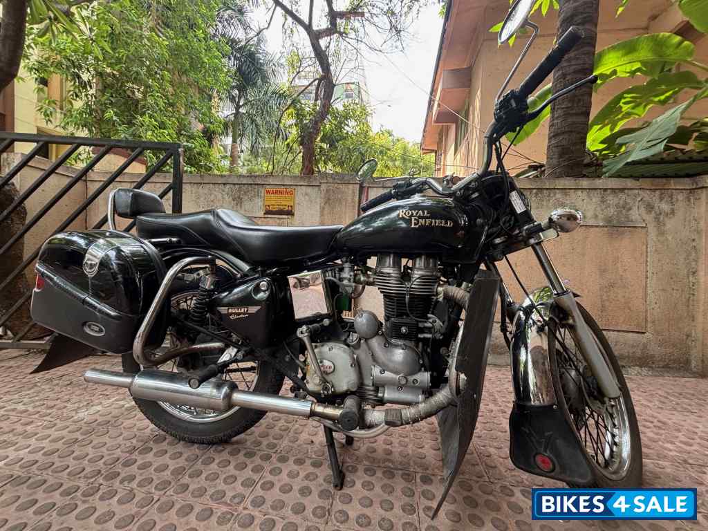 Black Royal Enfield Bullet Electra 5S Black Royal Enfield Bullet Electra 5S