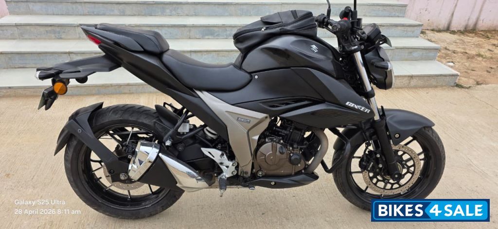 Matte Black Suzuki Gixxer 250