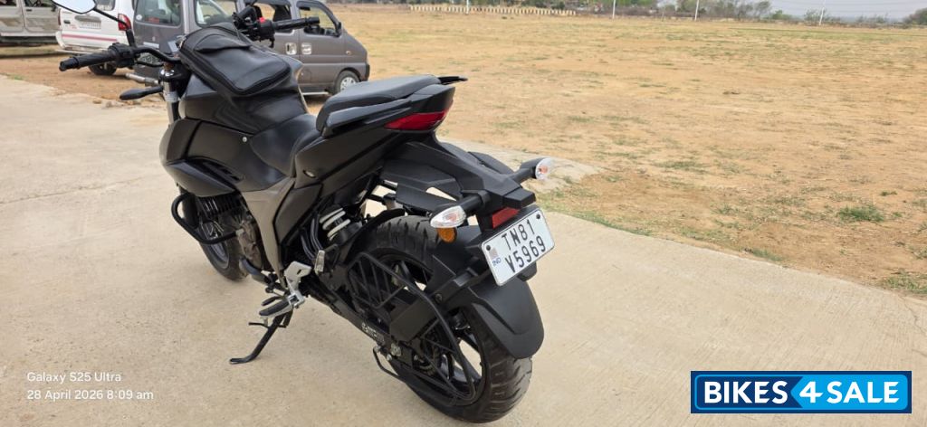 Matte Black Suzuki Gixxer 250