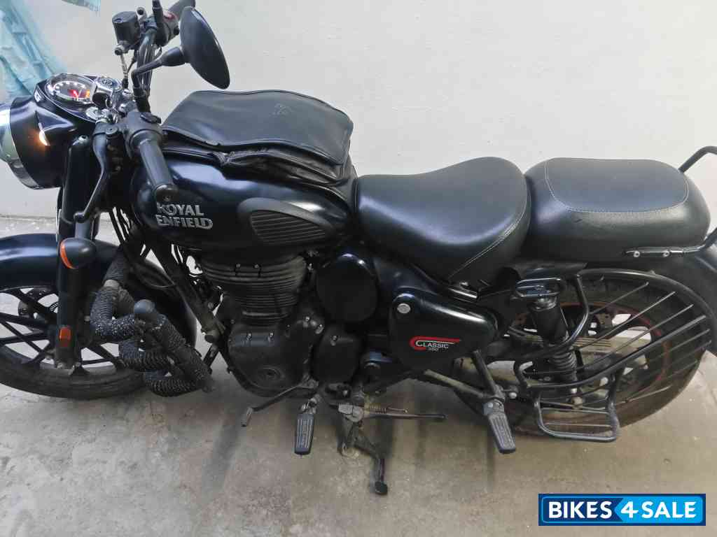 Royal Enfield Classic Stealth Black