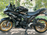 Deep Black Suzuki Gixxer SF Fi