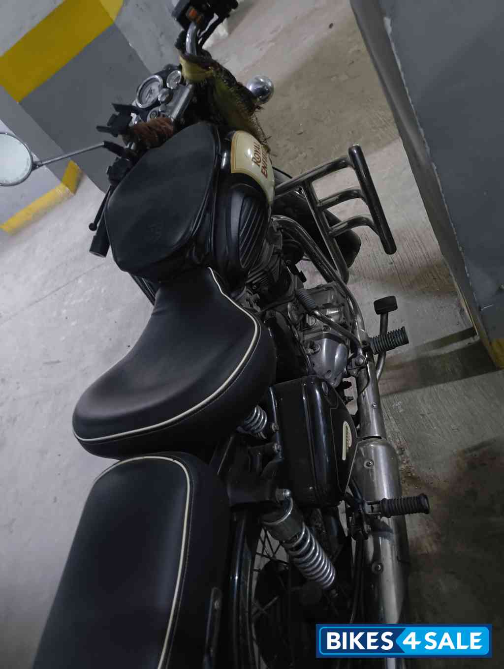 Black Royal Enfield Classic 350 Black Royal Enfield Classic 350