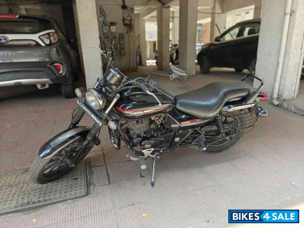 Black Bajaj Avenger Street 220