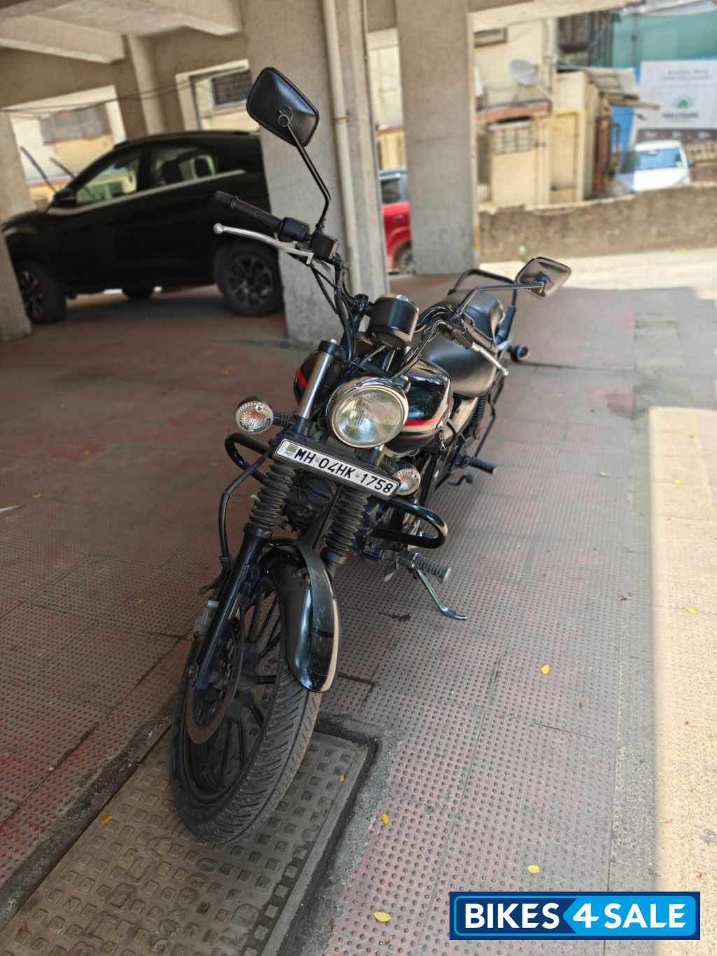 Black Bajaj Avenger Street 220 Black Bajaj Avenger Street 220