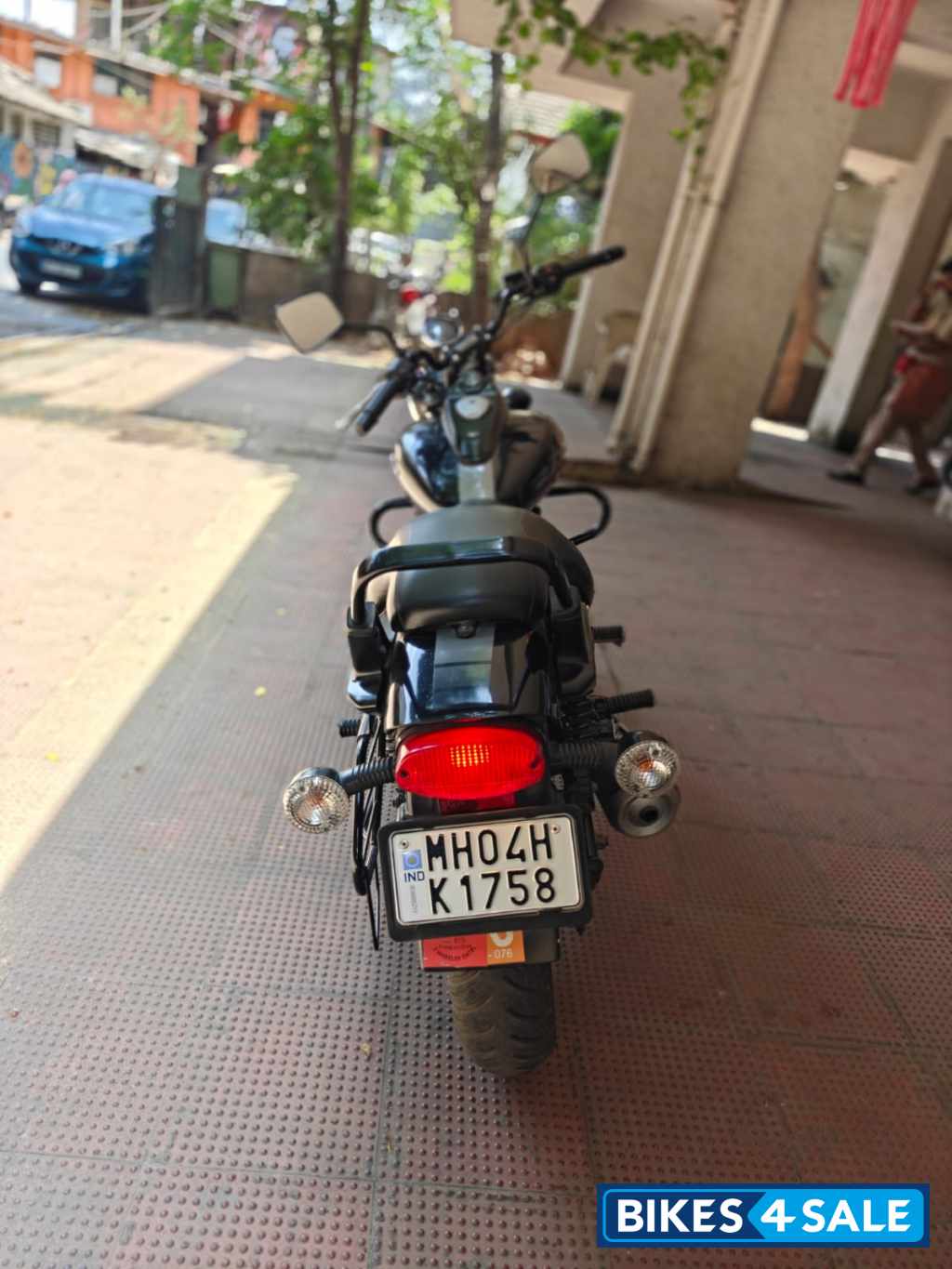 Black Bajaj Avenger Street 220 Black Bajaj Avenger Street 220