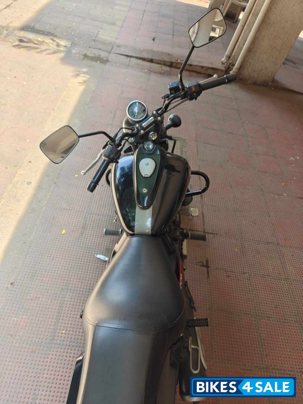 Black Bajaj Avenger Street 220 Black Bajaj Avenger Street 220