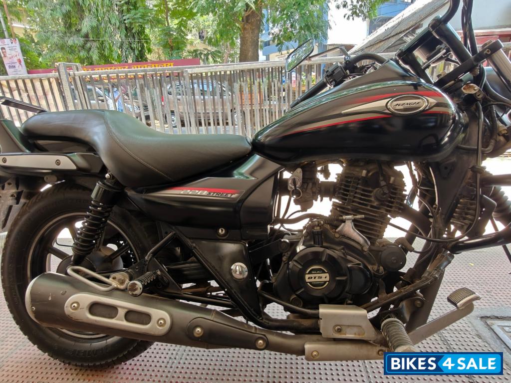 Black Bajaj Avenger Street 220 Black Bajaj Avenger Street 220